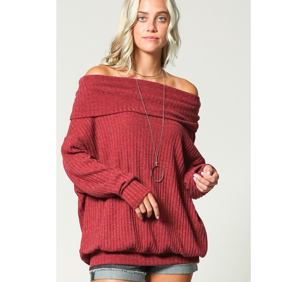 Des Feli Tops - Off Shoulder Top